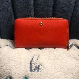 Tory Burch zip wallet